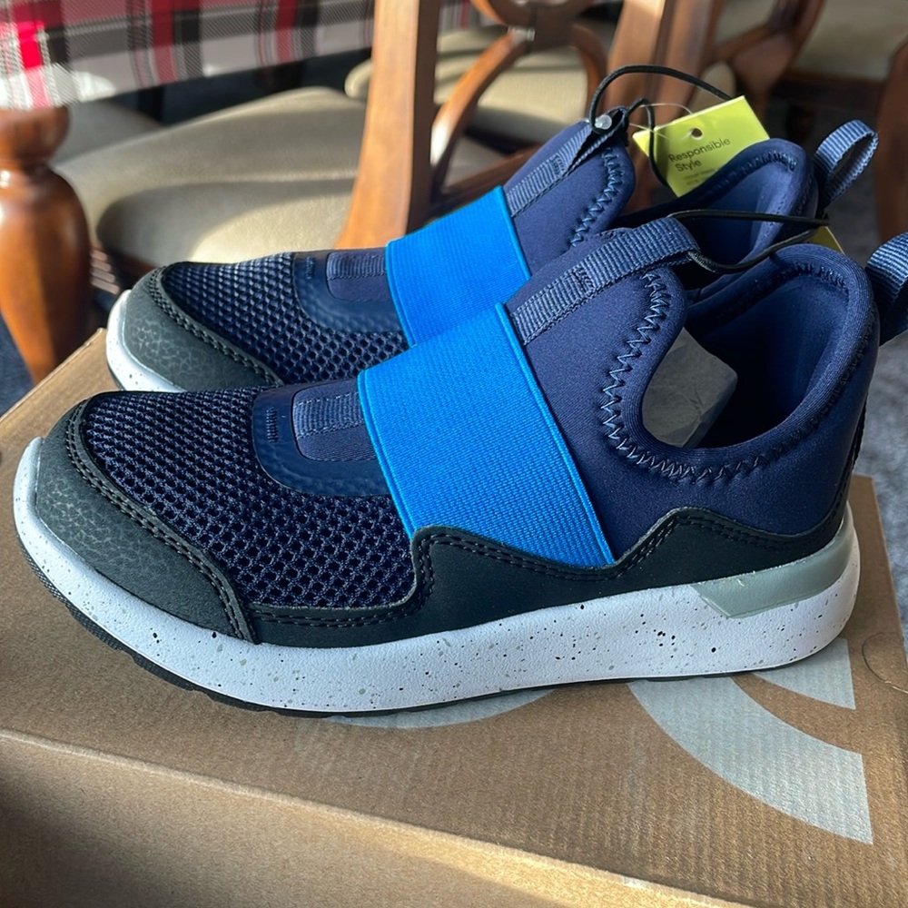 New with tags! Fern Sneakers by all in motion